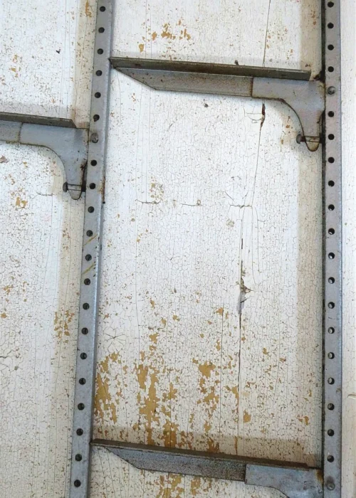 Oud industrieel wand-/ophangsysteem
