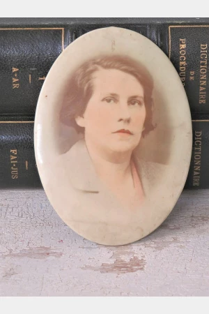 Antieke celluloid fotomedaillon