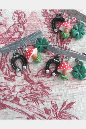 Vintage kinderbroche-poppenbroche-berenbroche "Hoefijzer-paddenstoel-klavertje 4"