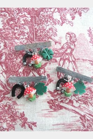 Vintage kinderbroche-poppenbroche-berenbroche "Hoefijzer-paddenstoel-klavertje 4"