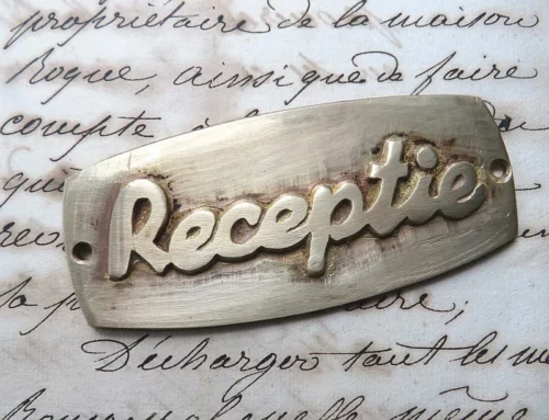 Oud messing deurplaatje "Receptie"
