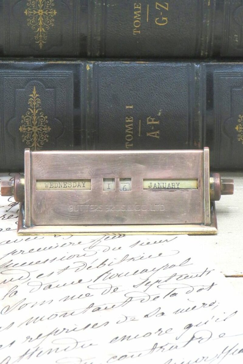 Antieke Engelse messing bureaukalender ” Butters Brothers & ‘Co Ltd”