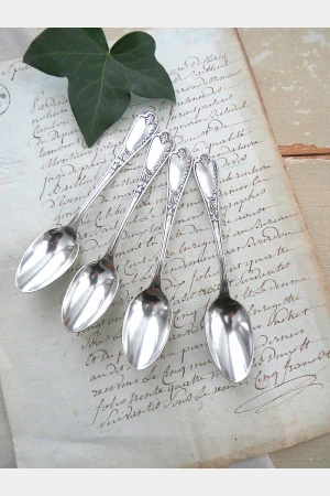 Set (4 stuks)  oude verzilverde Engelse thee-/ koffielepels "Iris"