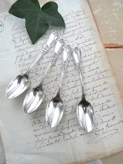 Set (4 stuks)  oude verzilverde Engelse thee-/ koffielepels "Iris"
