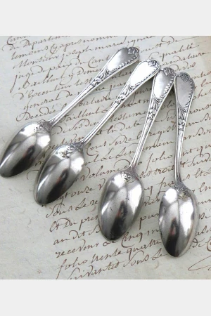 Set (4 stuks)  oude verzilverde Engelse thee-/ koffielepels "Iris"