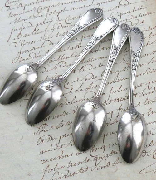 Set (4 stuks)  oude verzilverde Engelse thee-/ koffielepels "Iris"