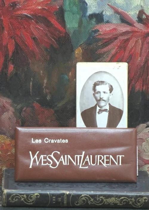 Reclamebordje  "Yves Saint Laurent"