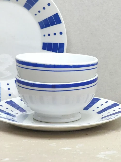 Set oude Frans spoelkommen - Longchamp wit/ blauw