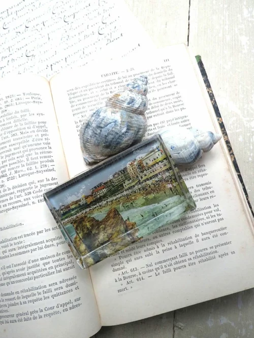 Oud Frans Presse-papier souvenir “Biarritz – La Grande Plage”