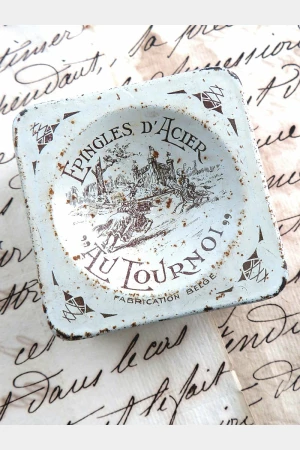 Oud naalden-/speldendoosje "Epingles d'Acier - Au Tournoi"