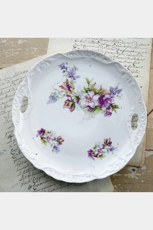 Antieke schaal met greepjes "Lila bloemen"