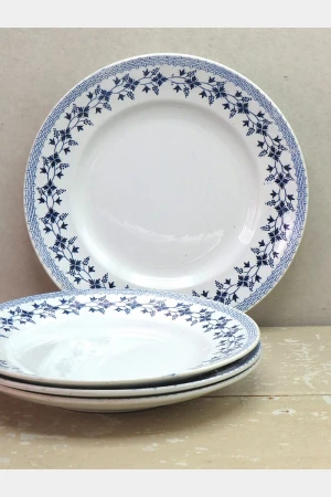 Antiek bord Moulin des Loups Hamage Nord -" BLUETS " (23 cm)