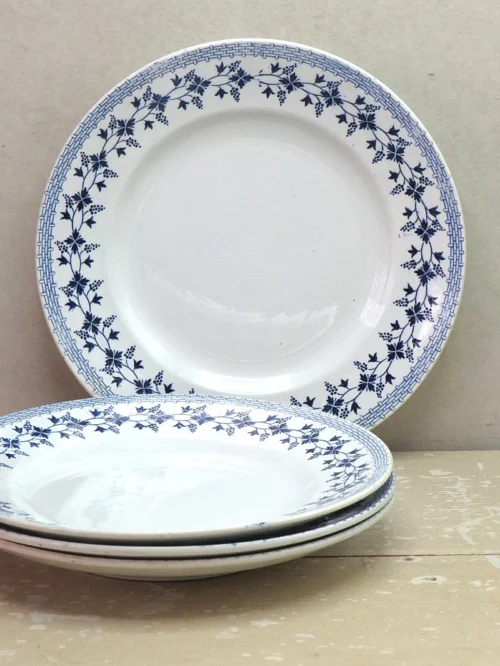 Antiek bord Moulin des Loups Hamage Nord -" BLUETS " (23 cm)
