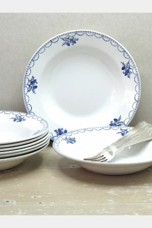 Frans diepbord Ceranord St Amand 427 "Bloemen blauw/wit"