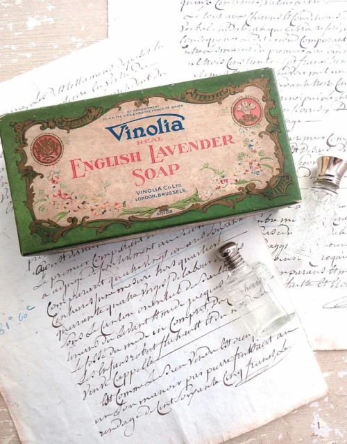 Oude zeepdoos Vinolia "English Lavender Soap"