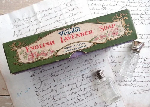 Oude zeepdoos Vinolia "English Lavender Soap"