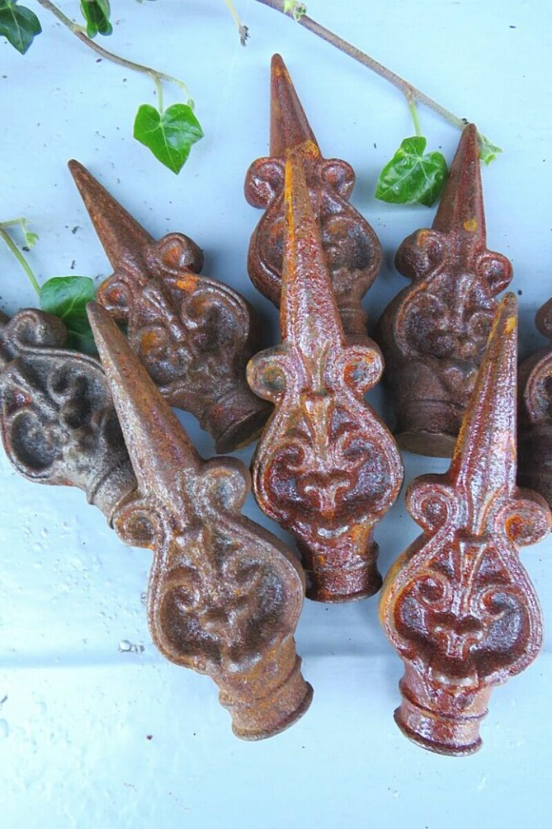 Gietijzeren ornamentje/ hekpunt