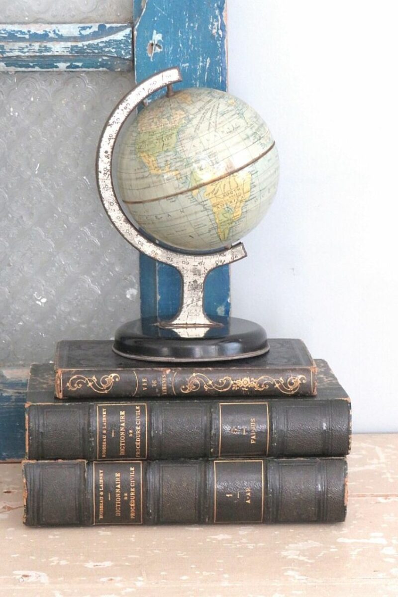 Engelse vintage metalen globe “The Chad Valley Co LTD England” No. 10152