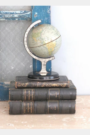 Engelse vintage metalen globe “The Chad Valley Co LTD England” No. 10152