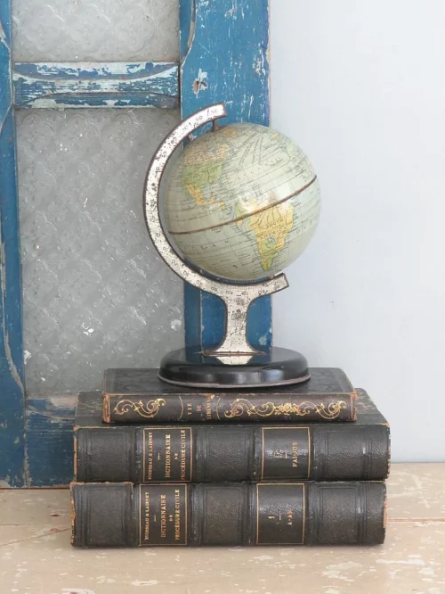 Engelse vintage metalen globe “The Chad Valley Co LTD England” No. 10152