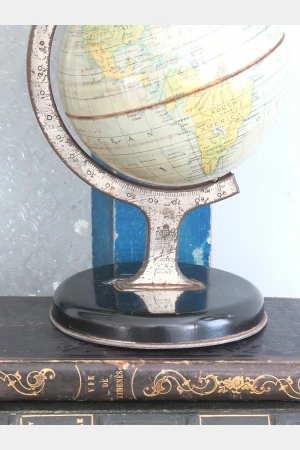 Engelse vintage metalen globe “The Chad Valley Co LTD England” No. 10152
