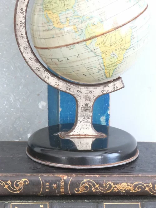 Engelse vintage metalen globe “The Chad Valley Co LTD England” No. 10152