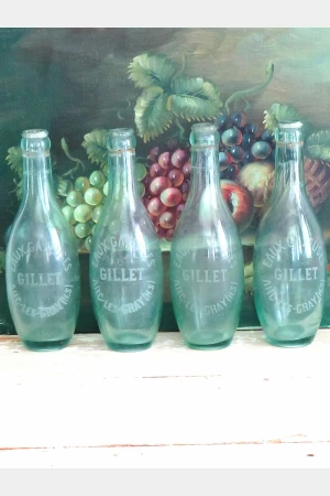 Oud Frans flesje “Eaux gazeuses Gillet ARC les Gray (H.S)”