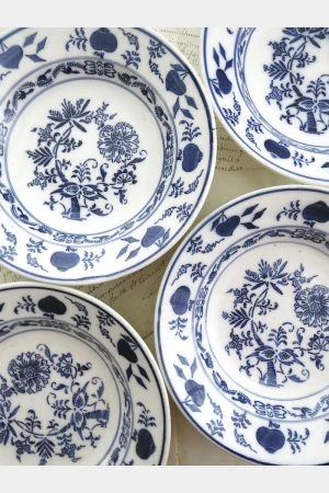 Antiek diep bord "Zwiebelmuster"  Blue Danube