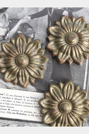 Antieke Franse bronzen bloemrozetten