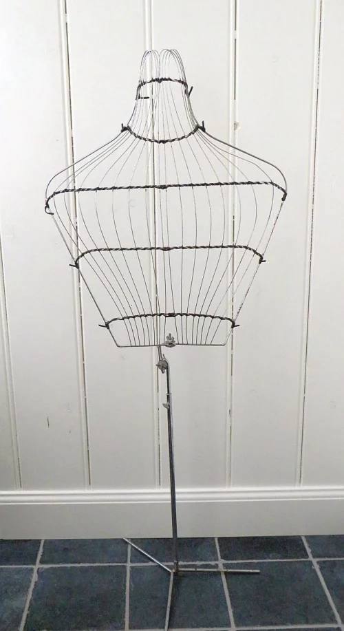 Franse draad mannequin / winkeldisplay, jaren 50 -  (groot)