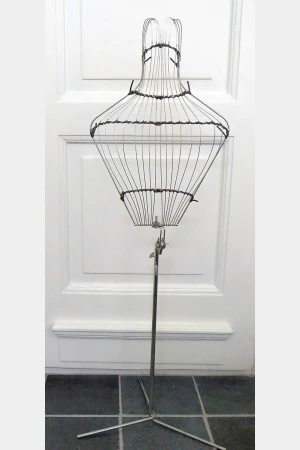 Franse draad mannequin / winkeldisplay, jaren 50 -  (klein)