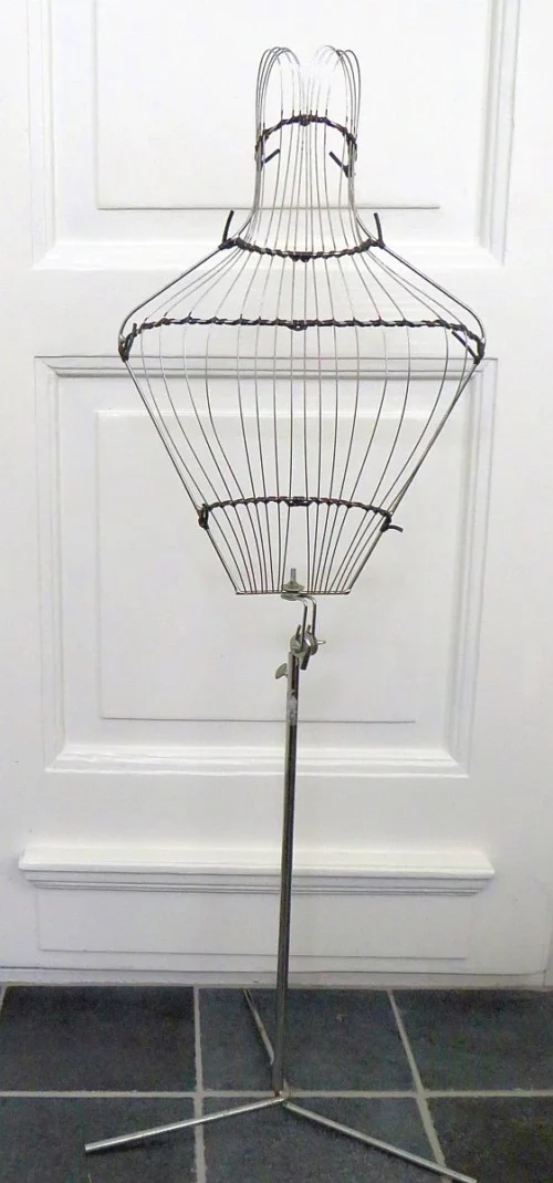Franse draad mannequin / winkeldisplay, jaren 50 -  (klein)