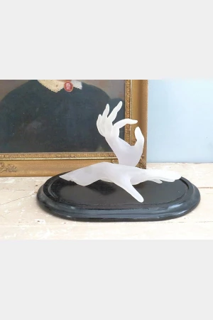 Set van 2 Franse vintage winkeldisplay’s “Dames-handen”