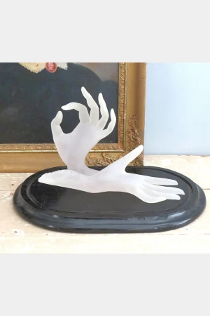 Set van 2 Franse vintage winkeldisplay’s “Dames-handen”