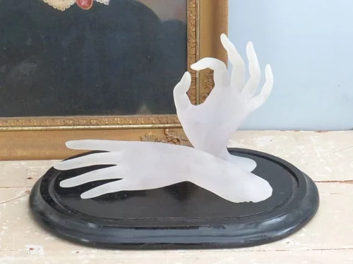Set van 2 Franse vintage winkeldisplay’s “Dames-handen”