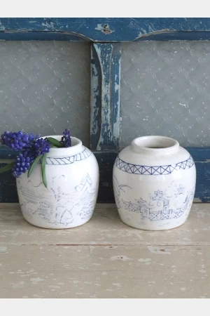 Oude gemberpot wit/ blauw