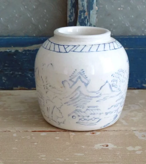 Oude gemberpot wit/ blauw
