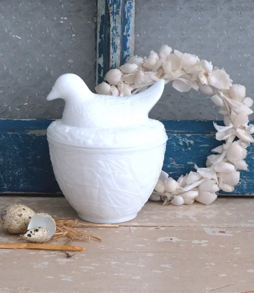 Oud  Opaline dekseldoosje "Vogel op nestje"