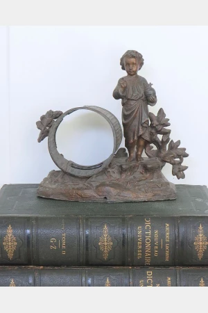 Antiek Frans klokornament met beeldje
