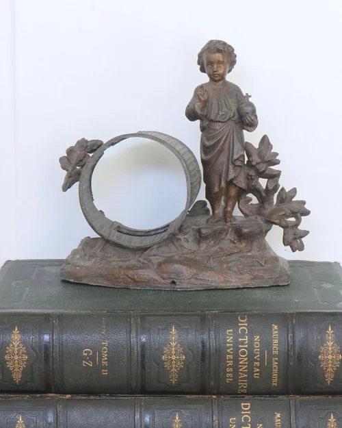 Antiek Frans klokornament met beeldje