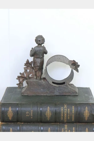 Antiek Frans klokornament met beeldje