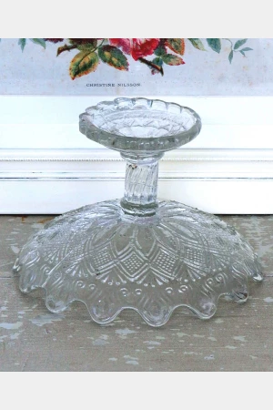 Oude Franse schaal op voet – persglas