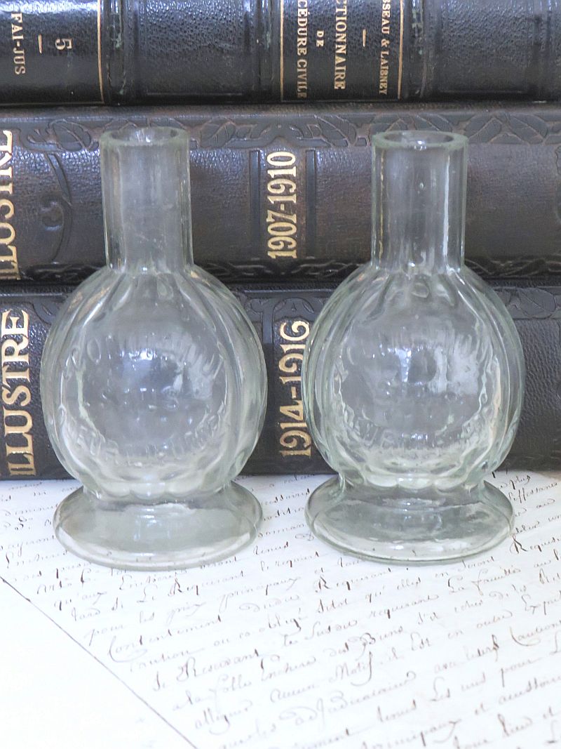 Antiek olielampje met Franse tekst ” 8 Nuits pour 5 Centimes”