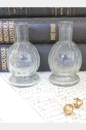 Antiek olielampje met Franse tekst  " 8 Nuits pour 5 Centimes"