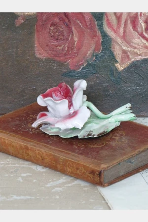 Oude keramische roos