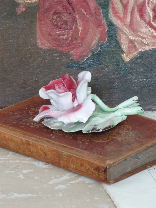 Oude keramische roos