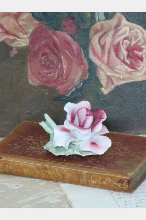 Oude keramische roos