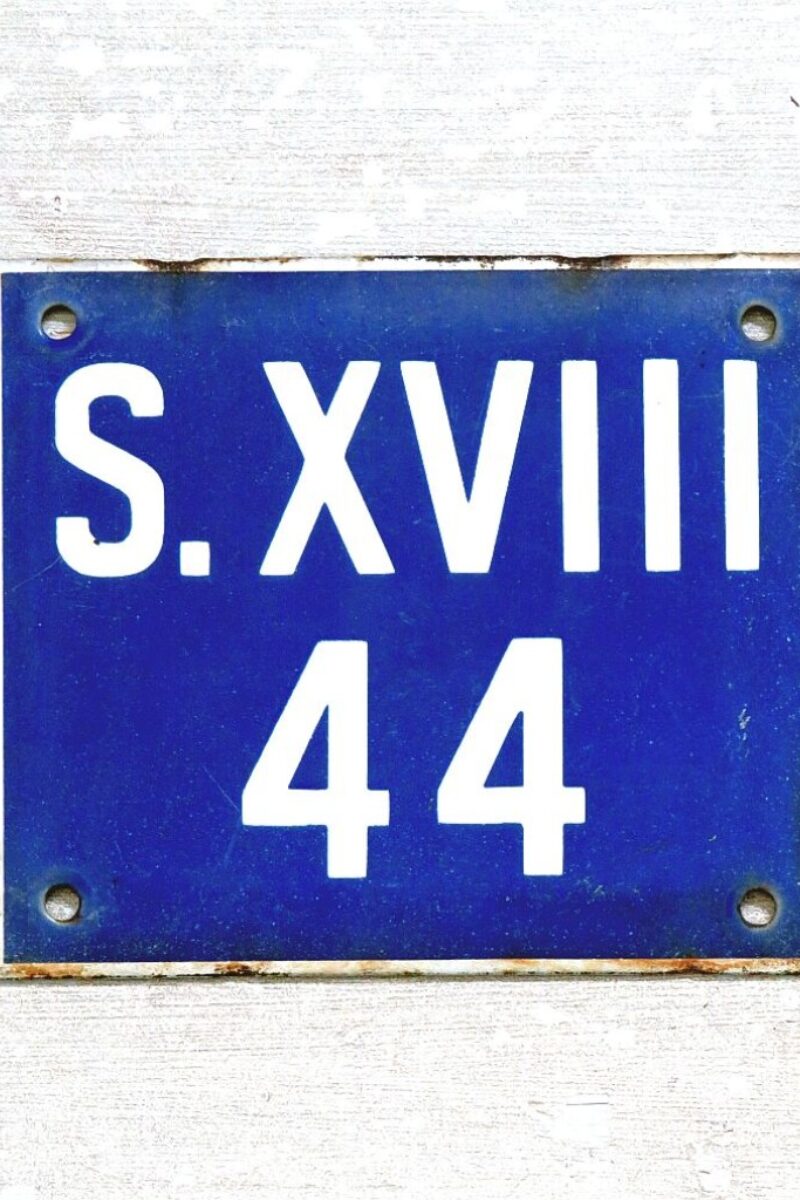 Oud emaille bordje “S.XVIII 44”