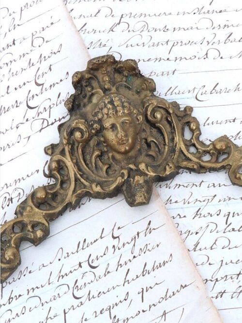 Ornament met "hoofdje"
