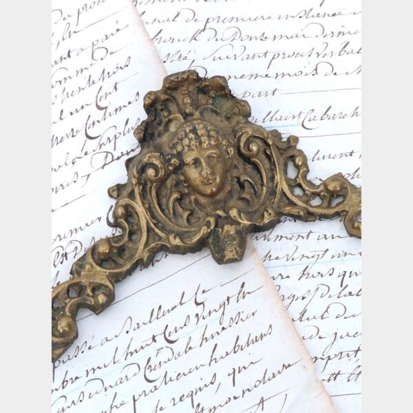 Ornament met "hoofdje"